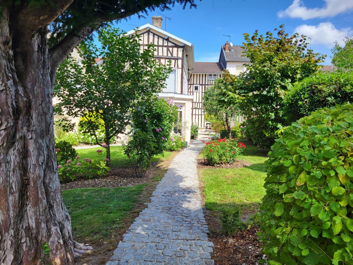 Annonces immobilières notaire -  immobilier Chalons Marne Maison appartement terrain bureau commerce vente location Arquebuse Notaire Chalons en Champagne dans la marne